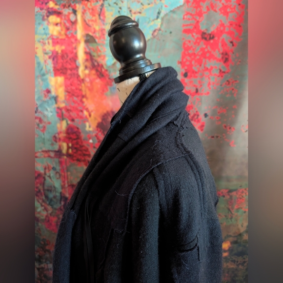 Icelandic Design (Aftur) 100% Cashmere Sweater (Black, M). - Picture 9 of 12